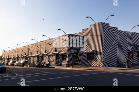 Le Miam Cafe est un immeuble de l'après-midi à faible lumière du soleil, Wynwood Art District, Miami, Floride, États-Unis. Banque D'Images