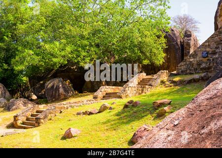 Sri Lanka Triangle culturel Anuradhapura Vessagiri Rock de Vessas Issarasamanarama ancienne forêt bouddhiste capitale du monastère commencé au 3ème siècle avant Jésus-Christ Banque D'Images