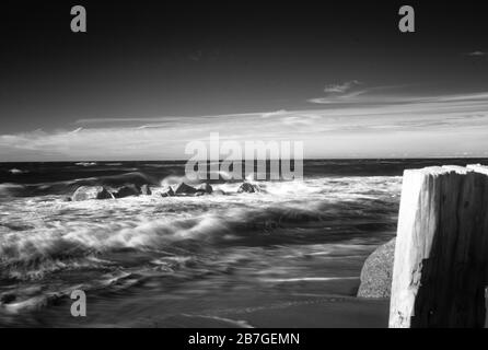 vagues sur la plage infrarouge Banque D'Images