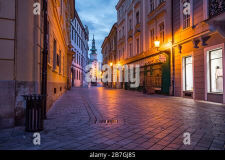 Bratislava, porte de Michael dans la rue Michalska. Banque D'Images