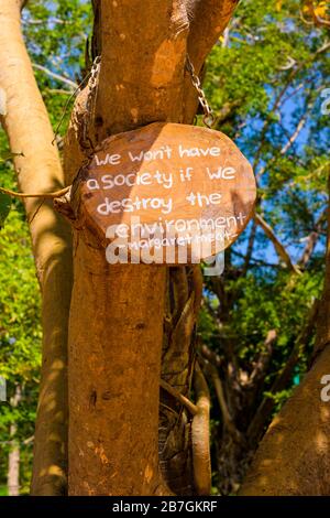 Asie Sri Lanka Polonnaruwa Dipauyana Island Park Gardens signe un message environnemental vert nous n'aurons pas de société si nous détruisons l'environnement Banque D'Images