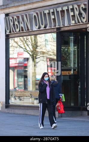 Southampton, Hampshire, Royaume-Uni. 16 mars 2020. Les pourvoyeurs urbains ont fermé leurs magasins britanniques jusqu'à nouvel ordre en raison de l'épidémie de coronavirus. Sur la photo se trouve le magasin de Southampton. Crédit Stuart Martin/Alay Live News Banque D'Images