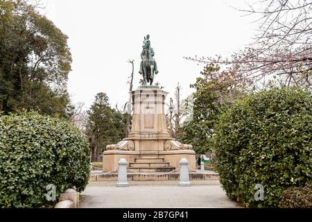 TOKYO, JAPON - 8 FÉVRIER 2019 : statue du Prince Komatsu Akihito (Komatsu no miya), Parc Ueno, Tokyo Banque D'Images