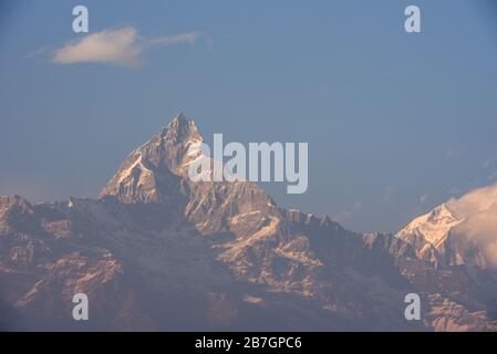 Vue sur le massif d'Annapurna depuis Saranghot, au Népal Banque D'Images