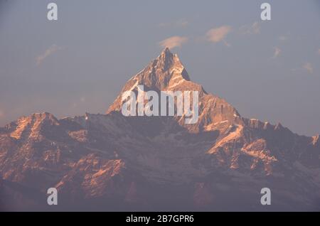 Vue sur le massif d'Annapurna depuis Saranghot, au Népal Banque D'Images