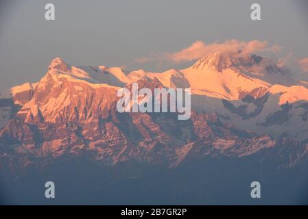 Vue sur le massif d'Annapurna depuis Saranghot, au Népal Banque D'Images