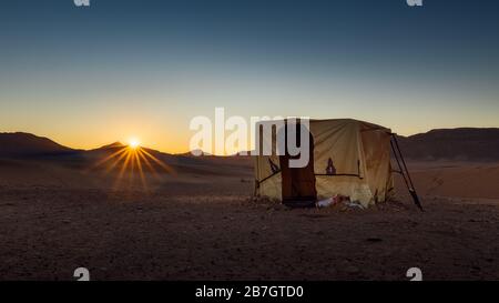 Lever du soleil dans le désert du Maroc Banque D'Images