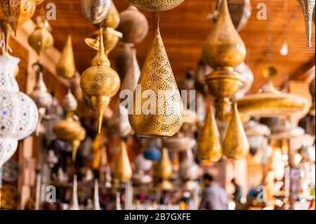 Lampes en vente dans les boutiques de Marrakech. Maroc Banque D'Images