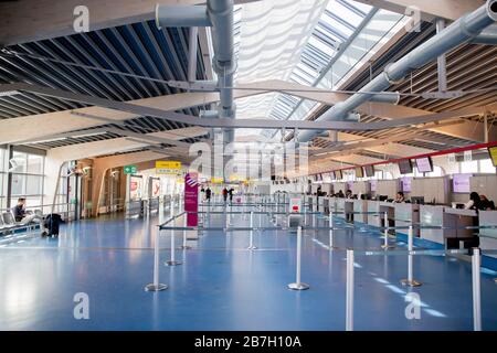 Berlin, Allemagne. 16 mars 2020. Terminal presque déserté de l'aéroport de Berlin-Tegel (TXL). Crédit: Christoph Soeder/dpa/Alay Live News Banque D'Images
