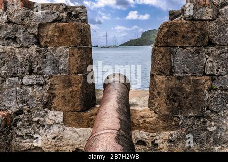 Site classé au patrimoine mondial de l'UNESCO fort San Jeronimo est un exemple extraordinaire de fortifications militaires du XVIIe siècle situées à Portobelo, au Panama. Banque D'Images