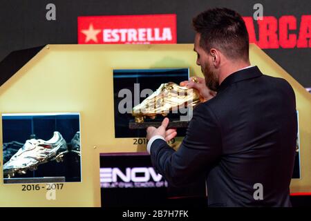 BARCELONE, ESPAGNE - 16 OCTOBRE : Leo Messi lors de la cérémonie du trophée d'or à Antiga Fabrica Estrella Damm le 16 octobre 2019 à Barcelon Banque D'Images