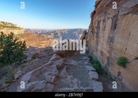 randonnée sur le sentier kaibab sud au point de l'ooh aah dans le grand parc national du canyon en arizona aux états-unis Banque D'Images