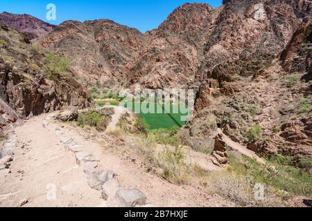 randonnée sur le sentier de kaibab sud au pont suspendu de kaibab dans le grand parc national du canyon en arizona aux états-unis Banque D'Images