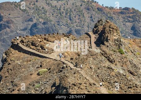 Téléobjectif. Vue aérienne du parc national Caldera de Taburiente, cratère volcanique vu du point de vue de Roque de los Muchachos. Tenerife en t Banque D'Images