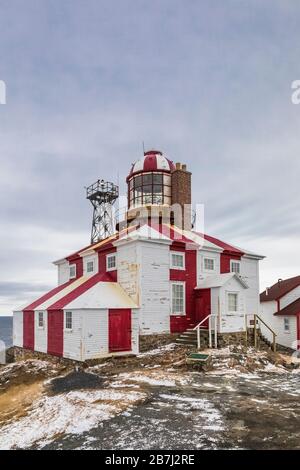 Phare de Cape Bonavista avec ses bandes rouges sur la péninsule de Bonavista, Terre-Neuve, Canada Banque D'Images