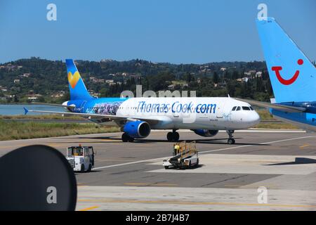 Corfou, Grèce - juin 6, 2016 : Thomas Cook Airline Airbus A321 à l'Aéroport International de Corfou, Grèce. Le Groupe Thomas Cook est un global travel com Banque D'Images