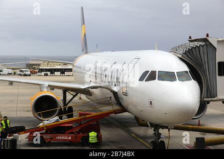 GRAN CANARIA, ESPAGNE - 27 NOVEMBRE 2015 : l'Airbus   de Thomas Cook stationné à l'aéroport de Las Palmas à Gran Canaria, en Espagne. Thomas Cook voyage groupe est allé ba Banque D'Images