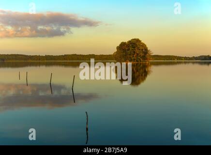 Le pittoresque Kellersee à Malente, en Allemagne, en été. Banque D'Images