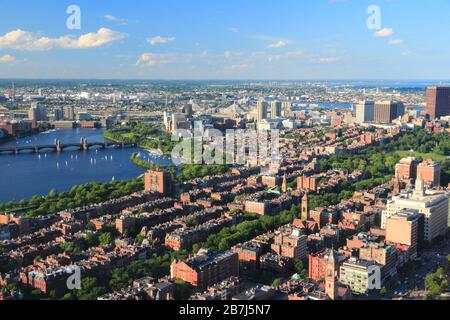 Boston City, États-Unis. Vue aérienne avec la rivière Charles. Banque D'Images