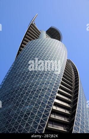 NAGOYA, JAPON - 28 avril 2012 : Mode Gakuen Spiral Towers building à Nagoya, au Japon. Le bâtiment a été achevé en 2008, est de 170m de hauteur et est parmi les plus Banque D'Images