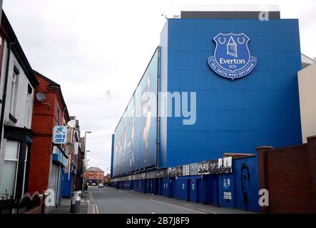 Vue générale depuis l'extérieur de Goodison Park, stade du club de football d'Everton, après l'annonce de vendredi que la Premier League a suspendu tous les matchs jusqu'au samedi 4 avril 2020.Photo PA.Date de la photo: Lundi 16 mars 2020.Le crédit photo devrait se lire: Martin Rickett/PA Wire Banque D'Images