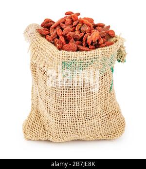 Baies de goji saines dans un sac isolé sur fond blanc Banque D'Images