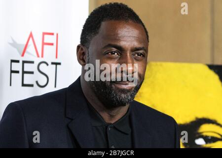 (FICHIER) Idris Elba tests positifs pour Coronavirus COVID-19. Idris Elba a fait des tests positifs pour le coronavirus, a déclaré l'acteur lundi 16 mars 2020 sur Twitter. HOLLYWOOD, LOS ANGELES, CALIFORNIE, États-Unis - 10 NOVEMBRE: L'acteur Idris Elba arrive à l'AFI FEST 2013 - 'Mandela: Long Walk to Freedom' Special screening tenu au Théâtre égyptien d'American Cinemathique le 10 novembre 2013 à Hollywood, Los Angeles, Californie, États-Unis. (Photo de Xavier Collin/image Press Agency) Banque D'Images