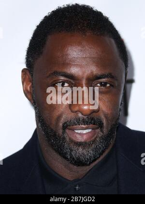 (FICHIER) Idris Elba tests positifs pour Coronavirus COVID-19. Idris Elba a fait des tests positifs pour le coronavirus, a déclaré l'acteur lundi 16 mars 2020 sur Twitter. HOLLYWOOD, LOS ANGELES, CALIFORNIE, États-Unis - 10 NOVEMBRE: L'acteur Idris Elba arrive à l'AFI FEST 2013 - 'Mandela: Long Walk to Freedom' Special screening tenu au Théâtre égyptien d'American Cinemathique le 10 novembre 2013 à Hollywood, Los Angeles, Californie, États-Unis. (Photo de Xavier Collin/image Press Agency) Banque D'Images