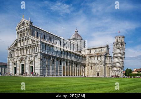 Cathédrale de Pise, Duomo di Pisa, cathédrale médiévale catholique romaine dédiée à l'Assomption de la Vierge Marie, sur la Piazza dei Miracoli avec le Banque D'Images