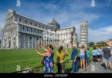 Cathédrale de Pise, Duomo di Pisa, cathédrale médiévale catholique romaine dédiée à l'Assomption de la Vierge Marie, sur la Piazza dei Miracoli avec le Banque D'Images