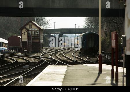 Burt South Junction sur le East Lancashire Railway avec des trains diesel et Deltic D9009 au loin, Burty, Ramsbottom, Angleterre, Royaume-Uni Banque D'Images