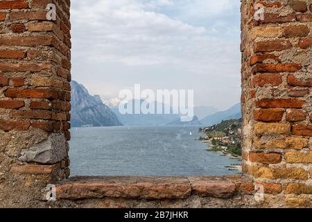 Le château Scaliger de Malcesine sur le lac de Garde en Italie Banque D'Images