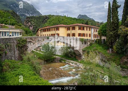 Toscolano-Maderno sur le lac de Garde en Italie Banque D'Images