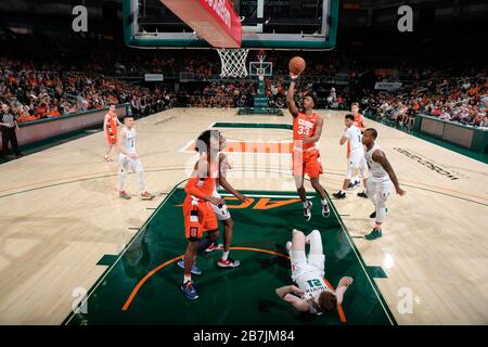 Coral Gables, Floride, États-Unis. 7 mars 2020. Elijah Hughes #33 de Syracuse en action pendant le match de basket-ball de la NCAA entre les ouragans de Miami et l'Orange de Syracuse à Coral Gables, en Floride. Le ''˜Canes a vaincu l'Orange 69-65. Crédit: csm/Alay Live News Banque D'Images