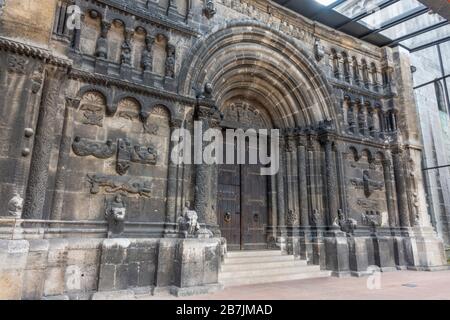 Le portail Schottenportal (portail Scotsman) au monastère écossais de Regensburg, en Bavière, en Allemagne. Banque D'Images