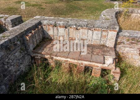 Détails montrant le chauffage au sol et au mur installé dans les bains (maison de bain) à Abusina-Eining fort romain, Eining près d'Abensberg, Bavière, Allemagne. Banque D'Images