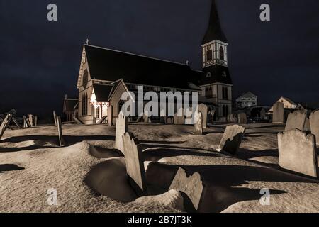 Église anglicane Saint-Paul dans le village pittoresque de Trinity la nuit à Terre-Neuve, au Canada Banque D'Images