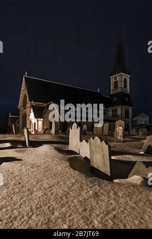 Église anglicane Saint-Paul dans le village pittoresque de Trinity la nuit à Terre-Neuve, au Canada Banque D'Images