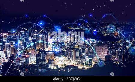 Transmission de Big Data sur le réseau mondial dans le centre-ville Banque D'Images