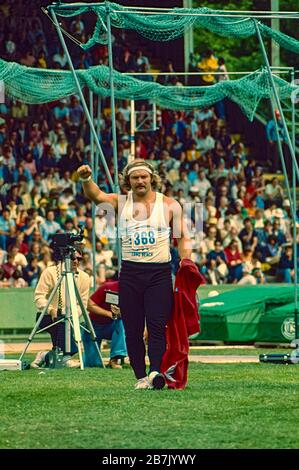 Al Feuerbach (États-Unis) gagnant de la médaille d'or en compétition dans la fusillée lors des épreuves de la piste olympique et de l'équipe de terrain des États-Unis de 1976 Banque D'Images