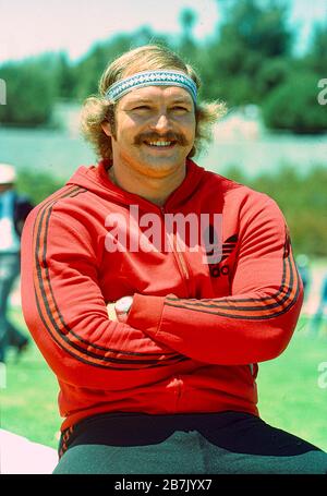 Al Feuerbach (États-Unis) gagnant de la médaille d'or en compétition dans la fusillée lors des épreuves de la piste olympique et de l'équipe de terrain des États-Unis de 1976 Banque D'Images