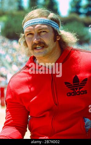 Al Feuerbach (États-Unis) gagnant de la médaille d'or en compétition dans la fusillée lors des épreuves de la piste olympique et de l'équipe de terrain des États-Unis de 1976 Banque D'Images