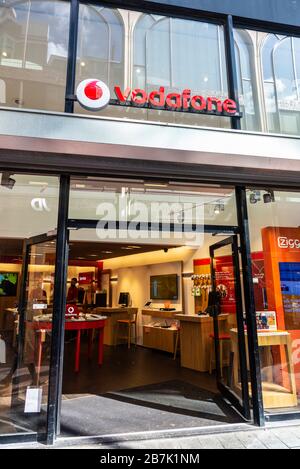 Amsterdam, Pays-Bas - 7 septembre 2018 : entrée d'une boutique Vodafone à Amsterdam, Pays-Bas Banque D'Images