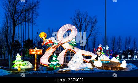 Lanternes représentant des figures caractéristiques, dont Bing Dwen Dwen et Shey Rhon Rhon, mascotte de 2022 Jeux olympiques d'hiver et 2022 Jeux paralympiques d'hiver, ar Banque D'Images