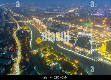 Vue sur les lumières du canal dans la ville de Huai'an, province du Jiangsu en Chine orientale, 20 janvier 2020. Banque D'Images