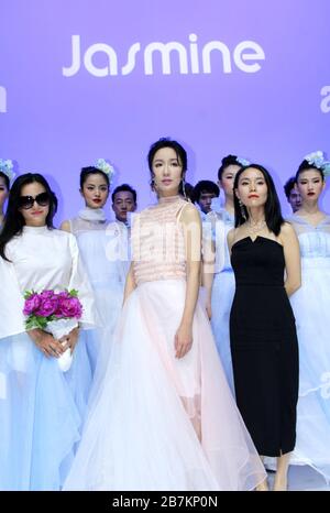 --FILE--actrice et chanteuse chinoises Lou Yixiao, également connue sous le nom de Loura Lou, célèbre pour avoir joué Hu Yifei dans la série télévisée sitcom iPartiment, m Banque D'Images