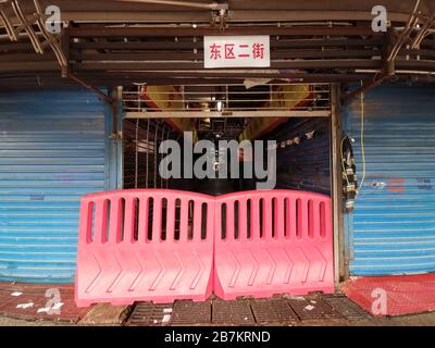 Vue sur le marché fermé des fruits de mer de Wuhan Huanan à Hankou, ville de Wuhan, province de Hubei en Chine centrale, 1er janvier 2020.