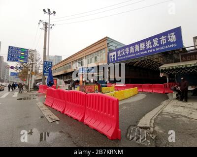 Vue sur le marché fermé des fruits de mer de Wuhan Huanan à Hankou, ville de Wuhan, province de Hubei en Chine centrale, 1er janvier 2020.