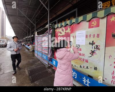 Vue sur le marché fermé des fruits de mer de Wuhan Huanan à Hankou, ville de Wuhan, province de Hubei en Chine centrale, 1er janvier 2020.