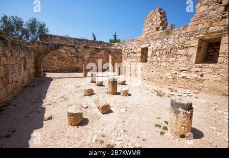 La vue sur les ruines près du garde du château de Kolossi. Kolossi. District de Limassol. Chypre Banque D'Images